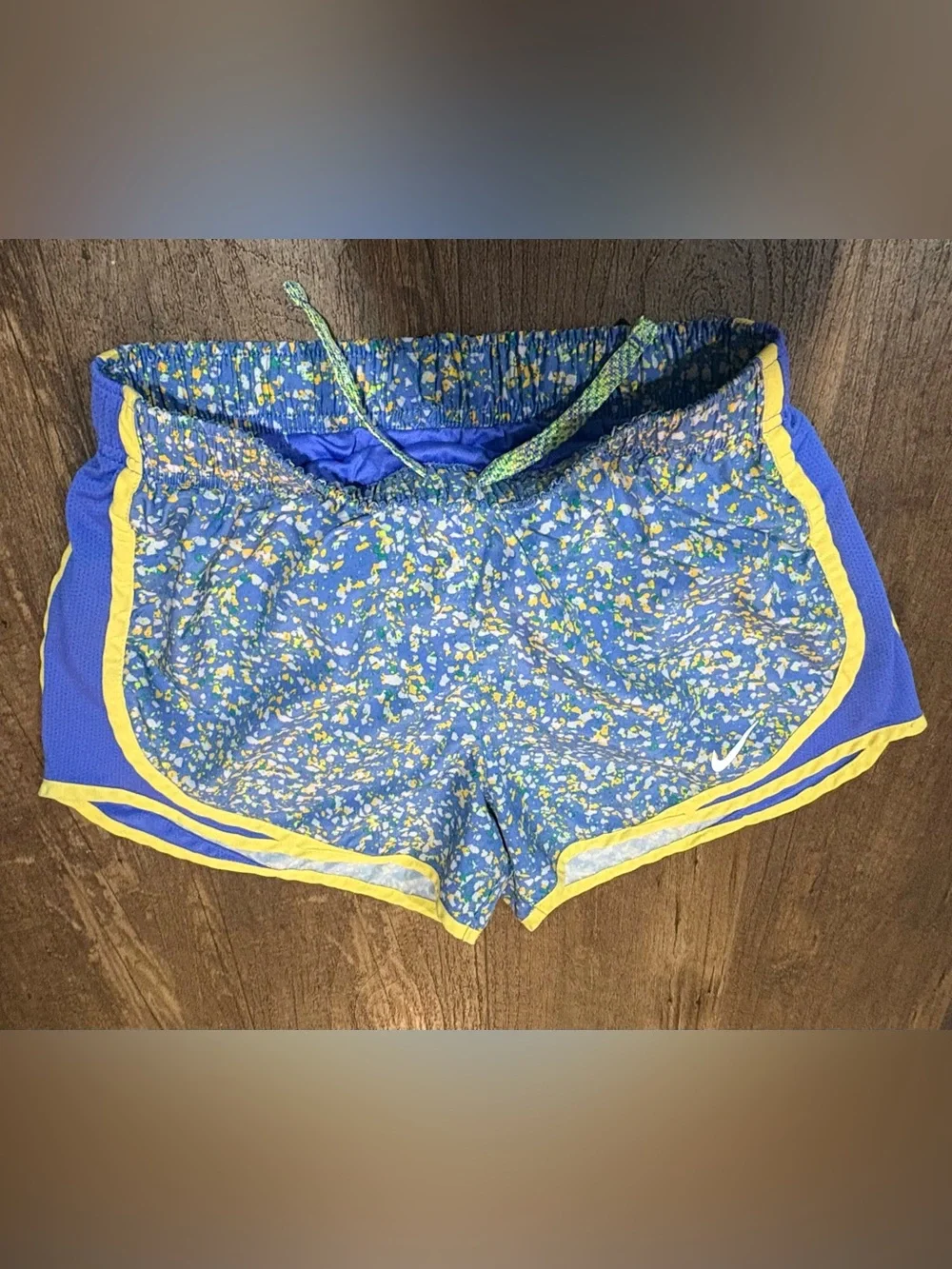 Nike Tempo Icon Clash Running Shorts with a Vibrant Speckled Splatter Pattern XS